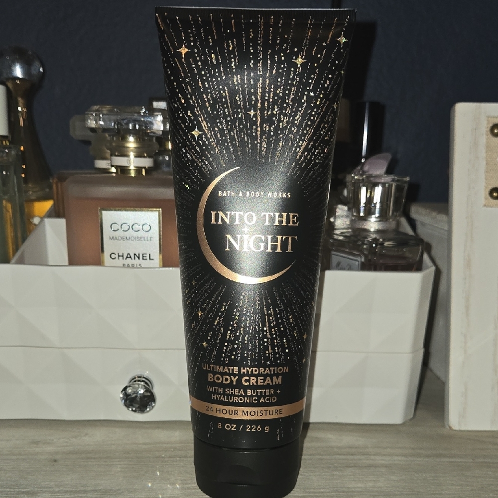 Bath & Body Works Black and Gold Moisturizer 8oz
